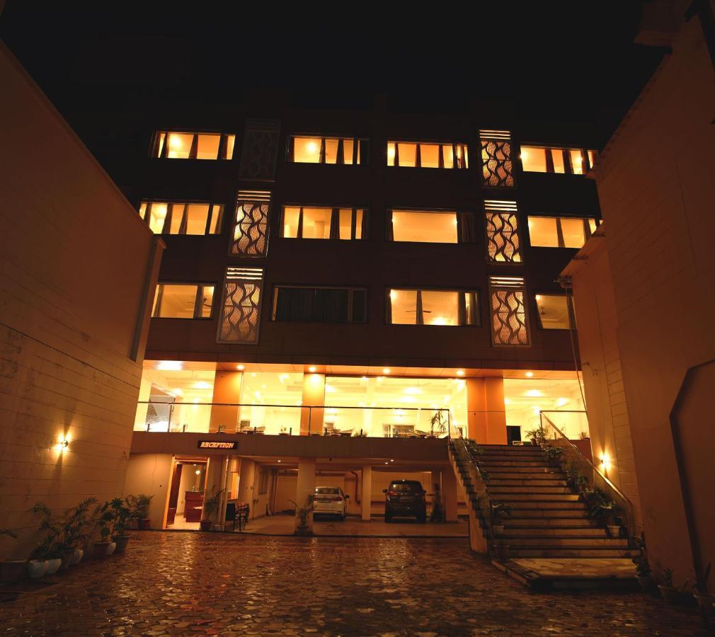 Hotel Doon'S Pride 德拉敦 外观 照片